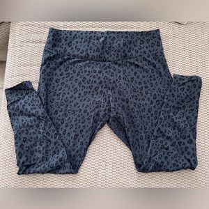 LIVI Lane Bryant Leggings Size C/D Length 7/8. Black and Grey Leopard.